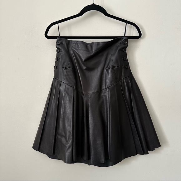 Alexander McQueen Dresses & Skirts - Alexander McQueen leather skort